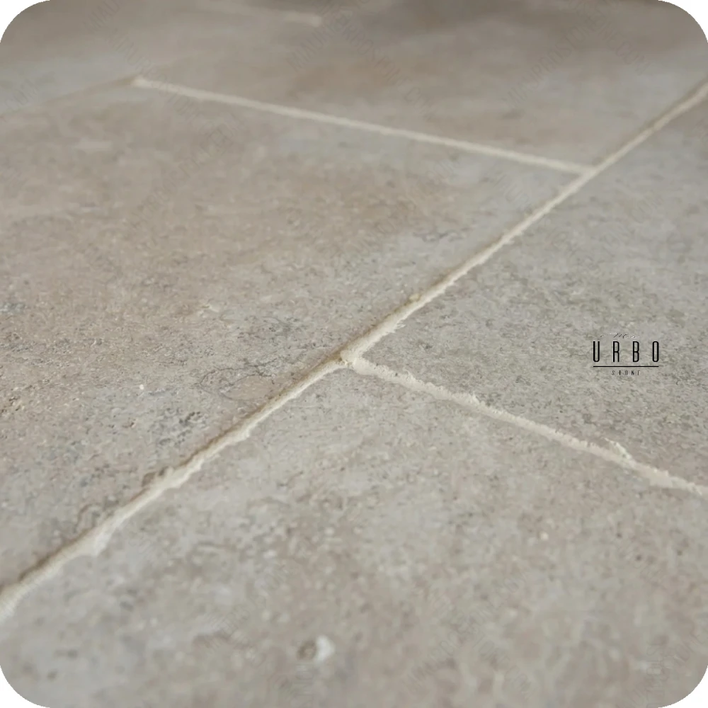 Plytka wapienna antykowana bebnowana braz bez limestone aged tumbled hurtownia kamienia postarzane rustykalne NIE TRAWERTYN Mia Urbo Stone OUTLET (2).webp