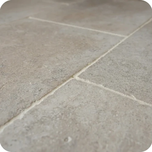Plytka wapienna antykowana bebnowana braz bez limestone aged tumbled hurtownia kamienia postarzane rustykalne NIE TRAWERTYN Mia Urbo Stone OUTLET (2).webp