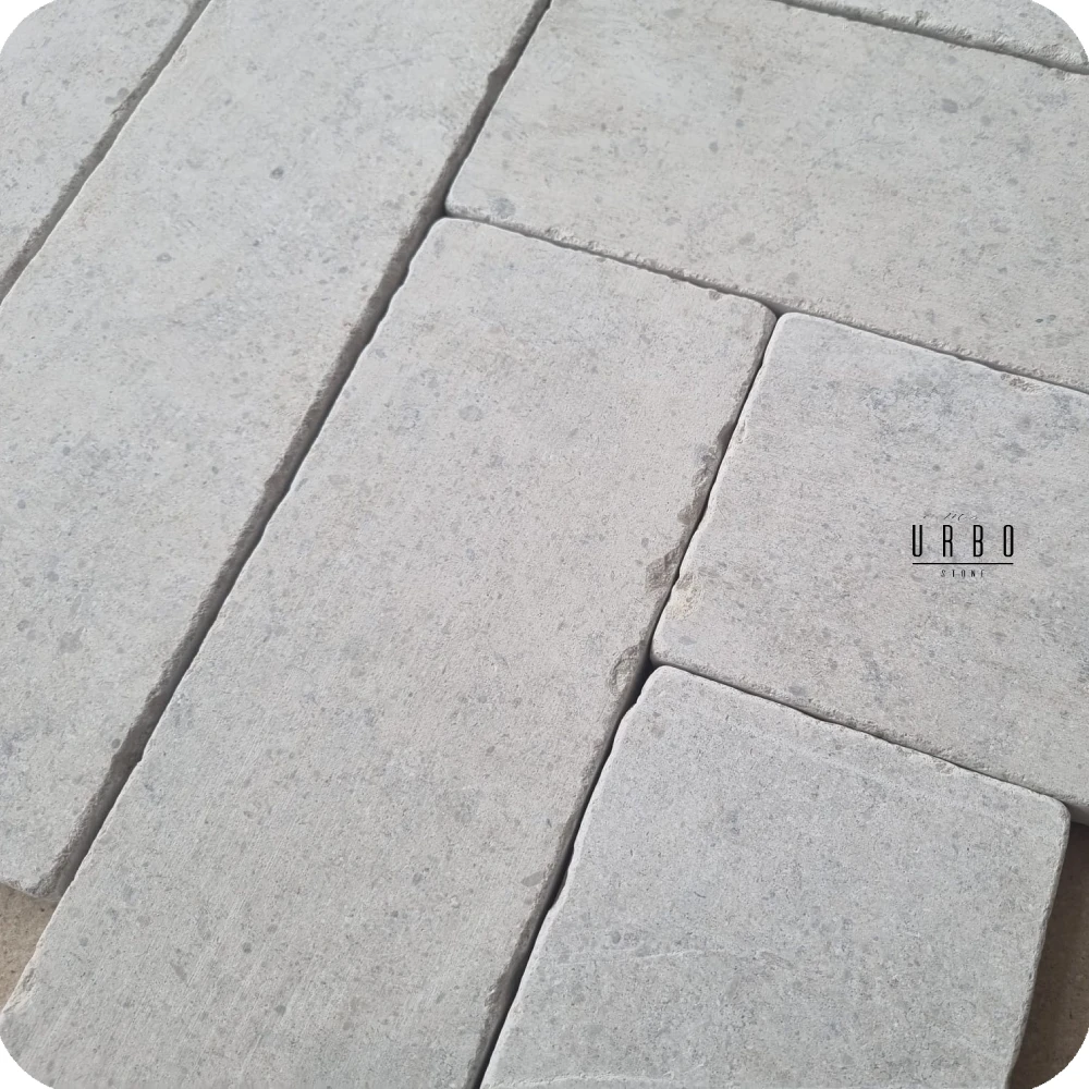 Pietra Serena - jasnoszara plytka kamienna postarzana bebnowana slow life farmhouse cegielka parkiet 30x10 hurtowania kamienia outlet Mia Urbo Stone (2).webp